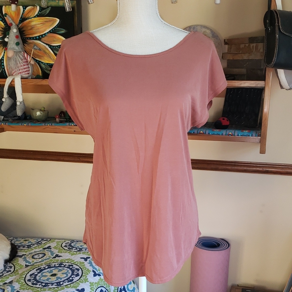 Green Envelope Dusty Rose Short Sleeve Top